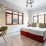 Fascinating Flat Near Hadrians Gate *