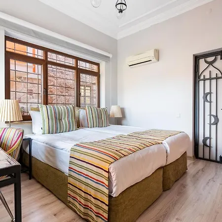 Fascinating Flat Near Hadrians Gate Antalya