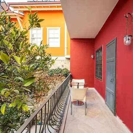 Fascinating Flat Near Hadrians Gate アンタルヤ