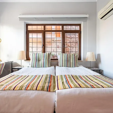 Fascinating Flat Near Hadrians Gate アパート