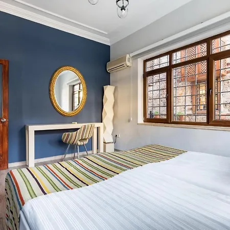 Fascinating Flat Near Hadrians Gate アパート アンタルヤ