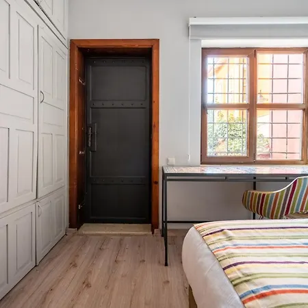 Fascinating Flat Near Hadrians Gate Apartmán