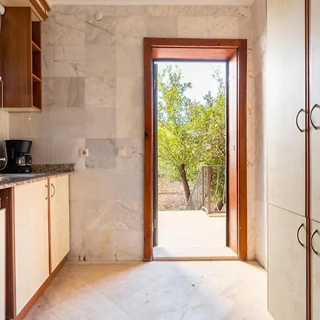 Fascinating Flat Near Hadrians Gate *