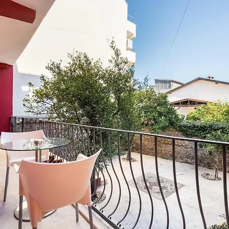 Fascinating Flat Near Hadrians Gate 公寓