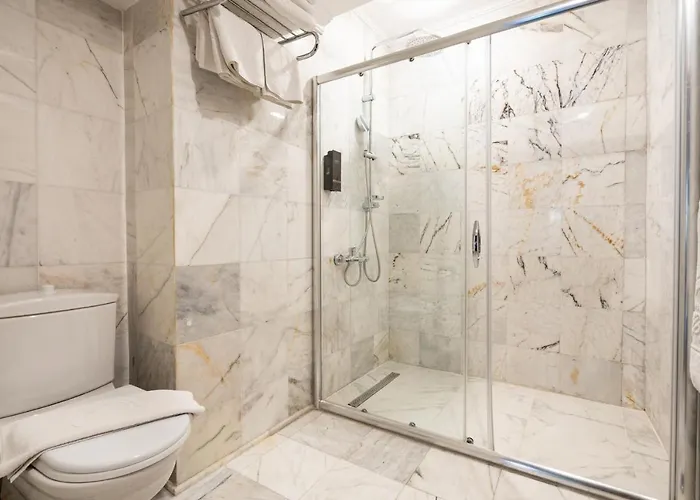 Daire Fascinating Flat Near Hadrians Gate *