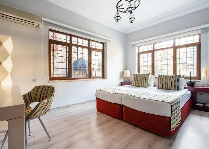 Fascinating Flat Near Hadrians Gate *